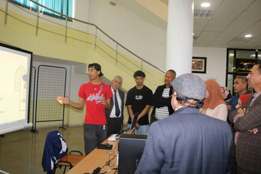 Bounader Med Rafik presenting to the public