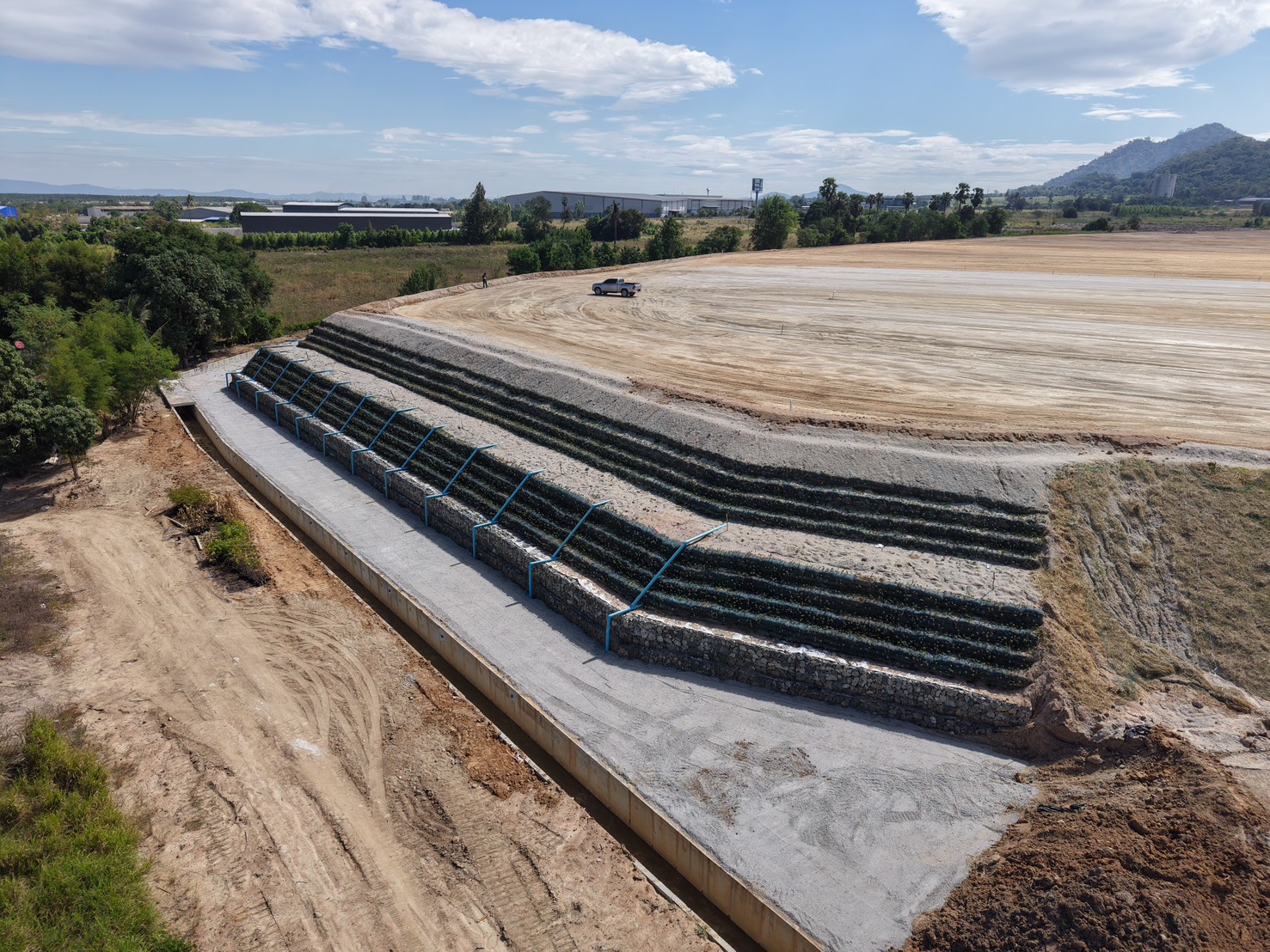 Reinforced soil slopes optimize land use in Thailand. | Solmax