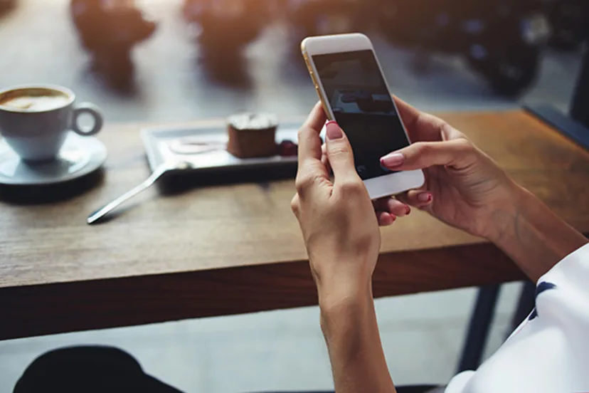 Lady with pink nails holding a phone