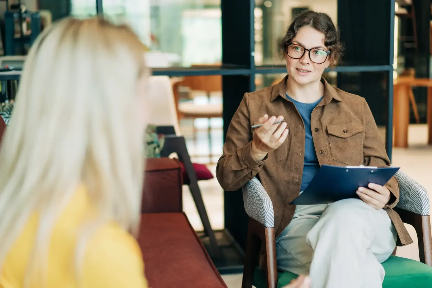 Het lichaam en trauma - twee vrouwen in serieus gesprek