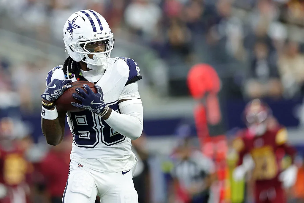 Dallas Cowboys wide receiver CeeDee Lamb makes a catch.