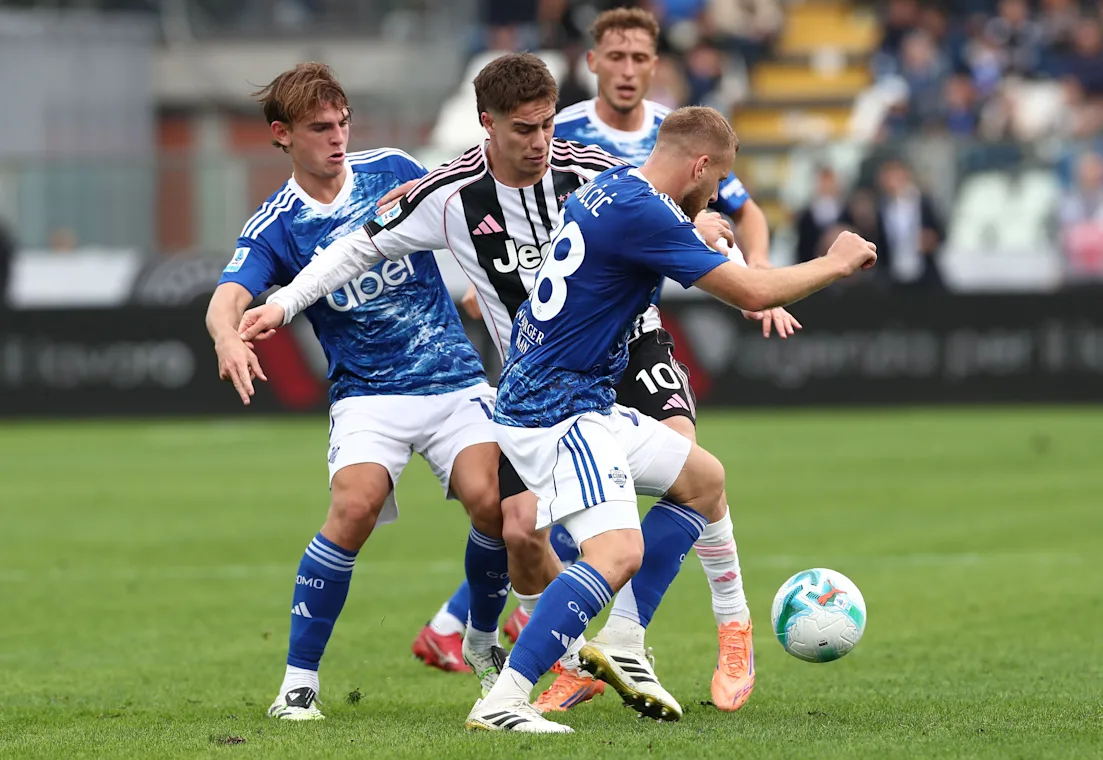 Kenan Yildiz in action for Juventus against Como in Serie A