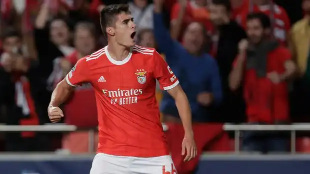 Transfer Talk: Liverpool step up pursuit of Benfica's Silva
