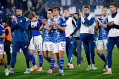 Como applaud their fans following their 0-0 draw with Cagliari