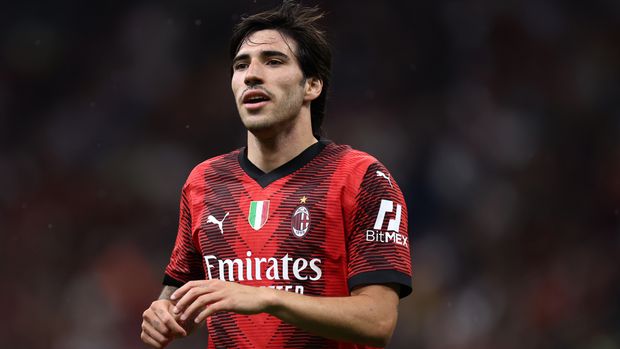 Magpies spend a Ton as Sandro signs from Milan