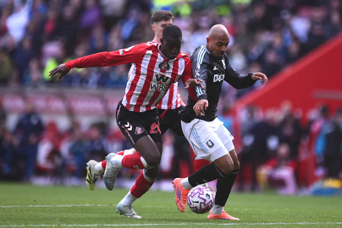 Nordi Mukiele challenges Donyell Malen in Sunderland's 1-1 draw with Aston Villa