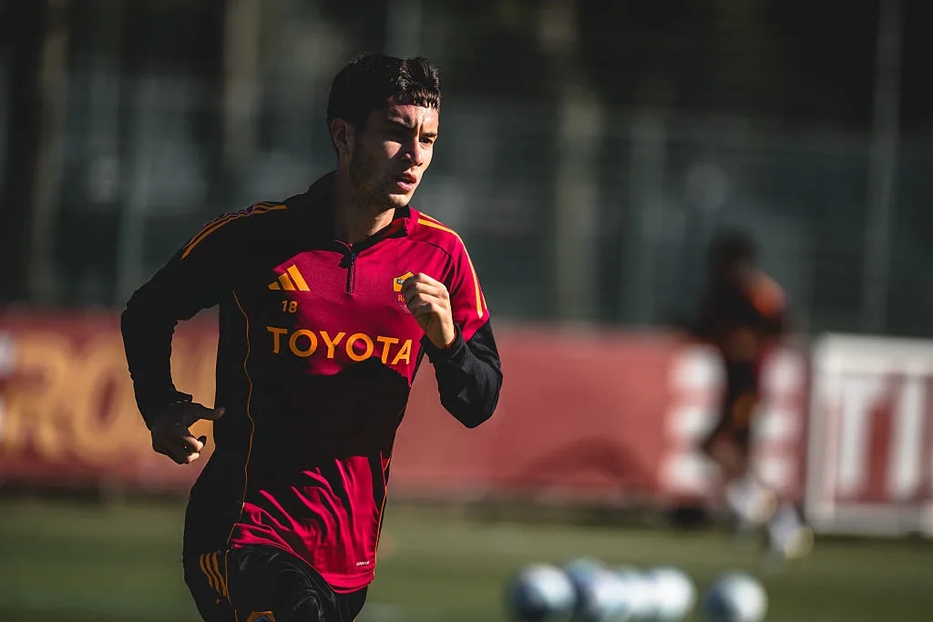 It’s a heavyweight clash in Serie A on Saturday night, as Roma host Inter Milan at the Stadio Olimpico (19:45 BST).