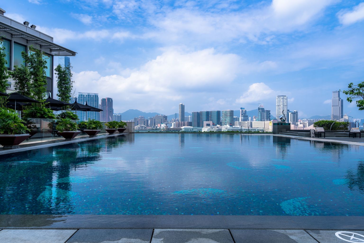 Four Seasons Hong Kong Infinity Pool