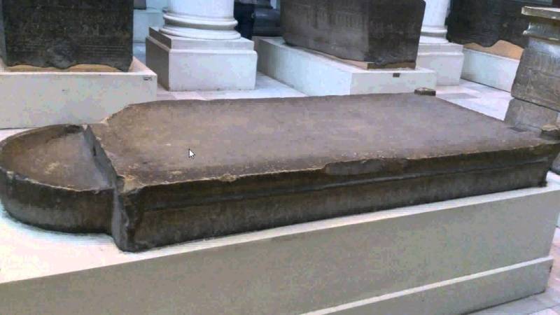羅塞塔石碑 Embalming Table