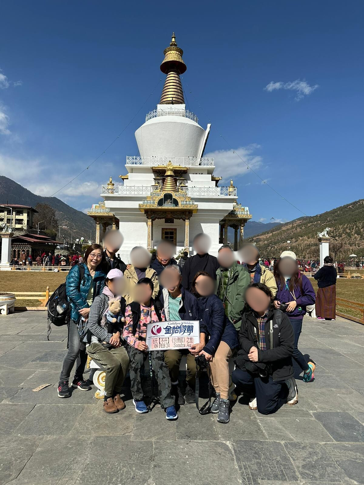 金怡假期專業領隊隨團出發，帶領團友親臨不丹帕羅宗景點實拍，展現多年營運不丹旅遊經驗