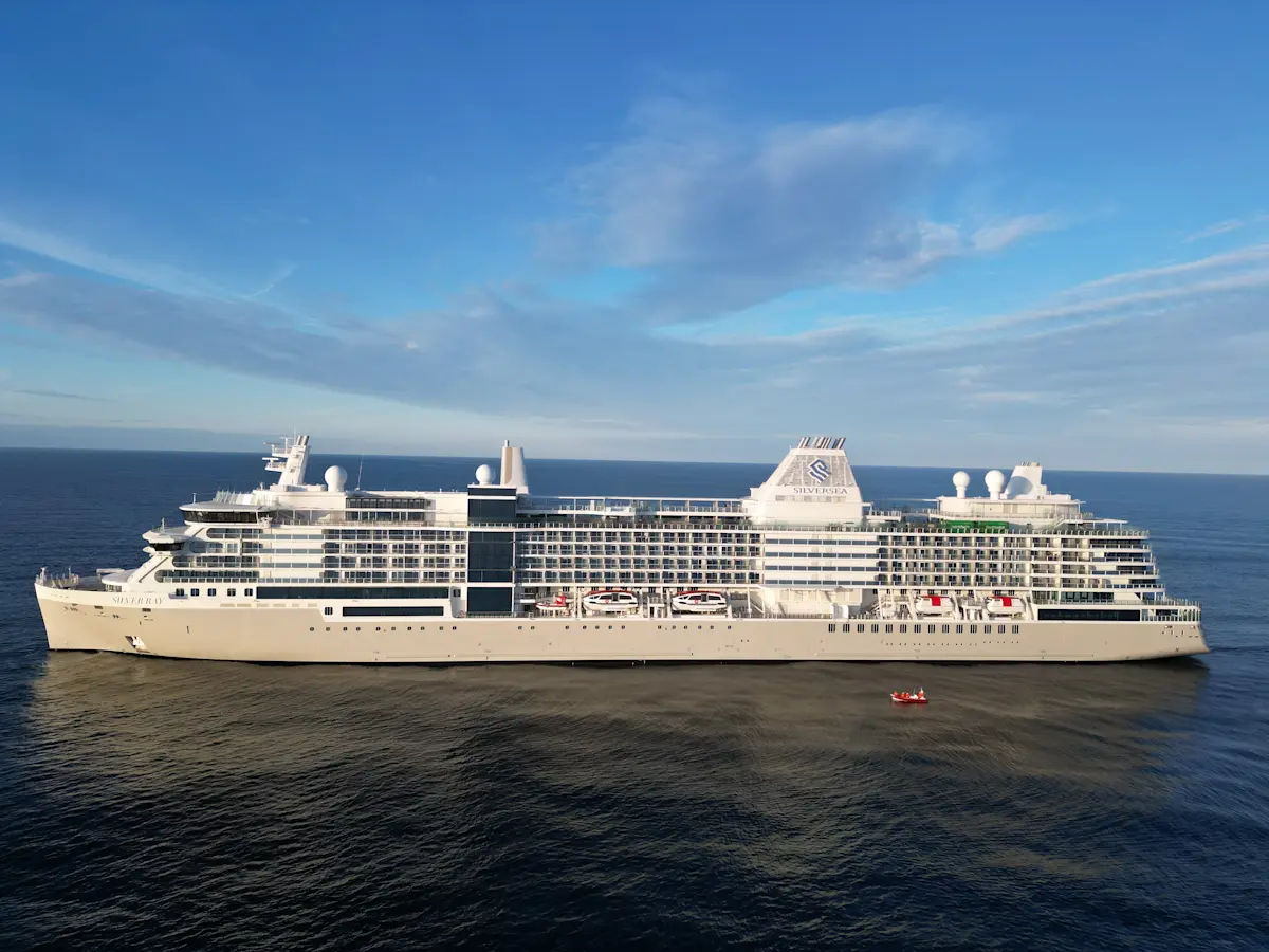 銀海光輝號（Silver Ray）