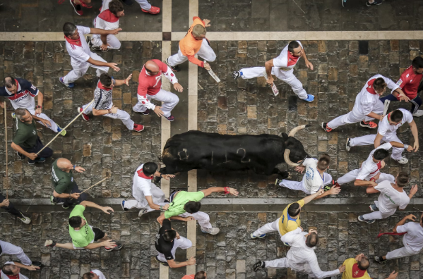 San Fermín 西班牙奔牛節 聖費爾明節