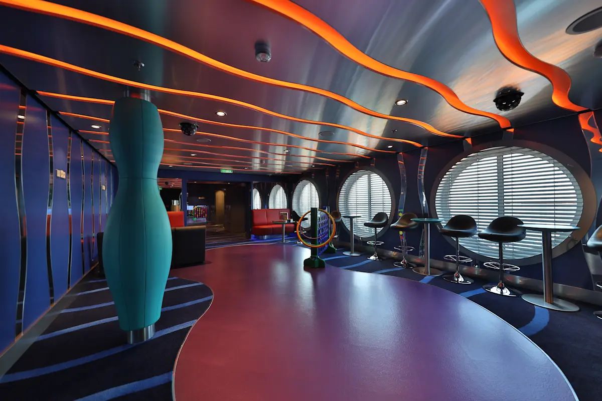 Spectrum of the Seas - Teens Disco