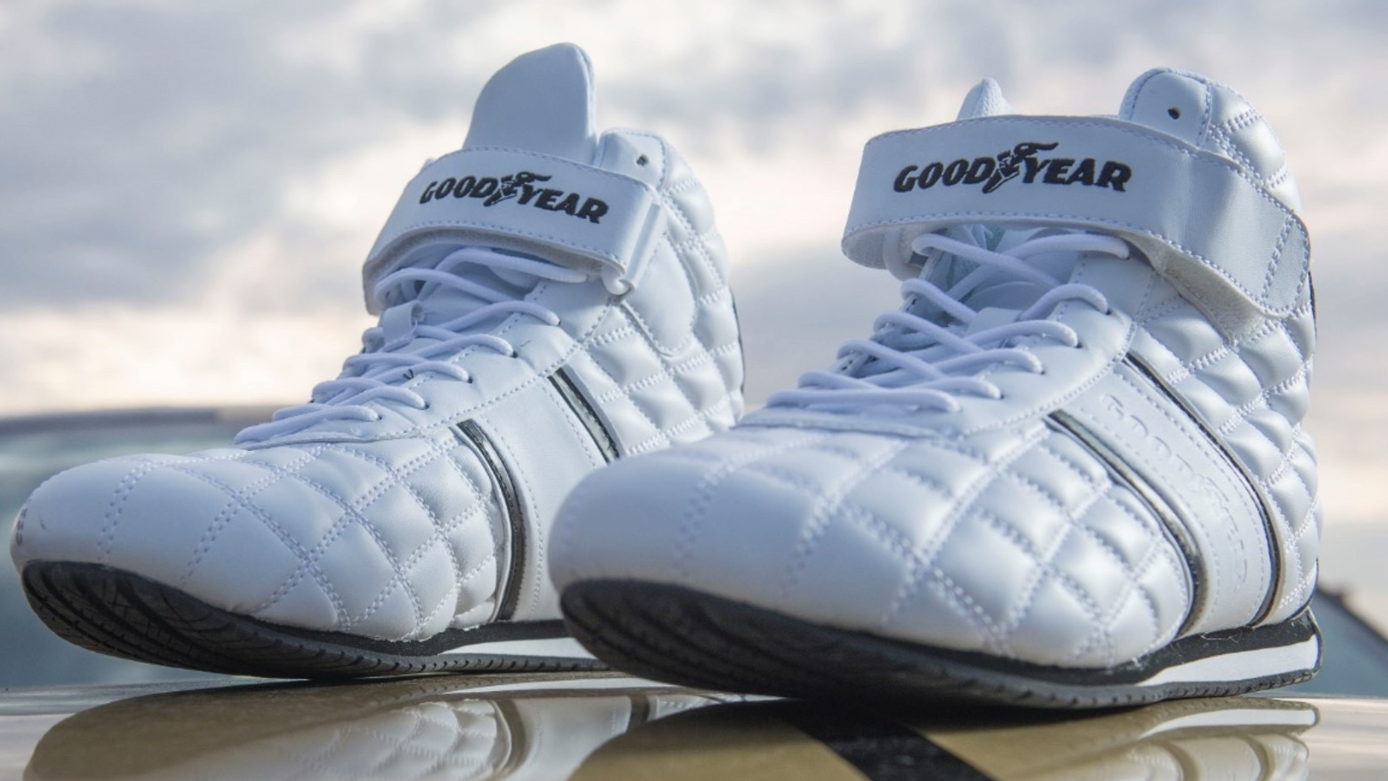 Basket adidas goodyear blanche online