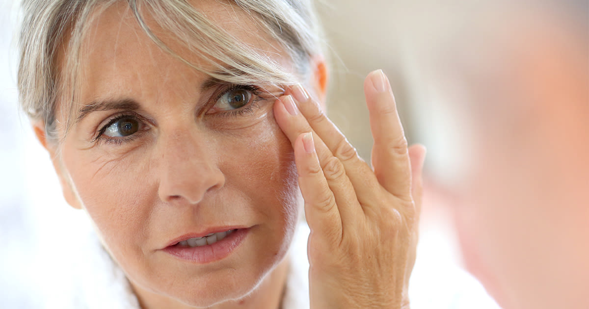 woman looking at baggy eyelids