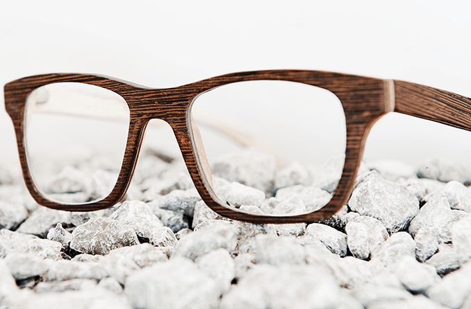 lunettes avec cadre en bois