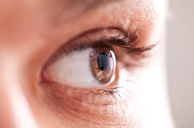 Can contact lenses damage your eyes
