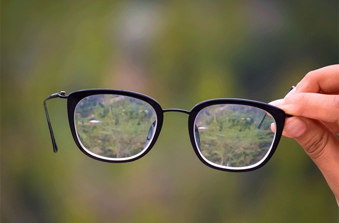 blurry background brought into focus with a pair of nearsighted or farsighted eyeglasses
