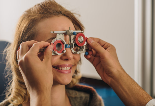 Examen de la vue ophtalmologiste opticien o orthoptiste