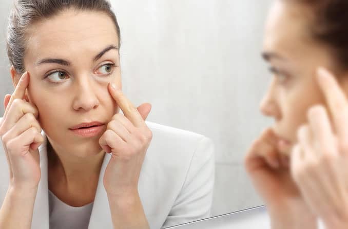 woman with droopy eyelids