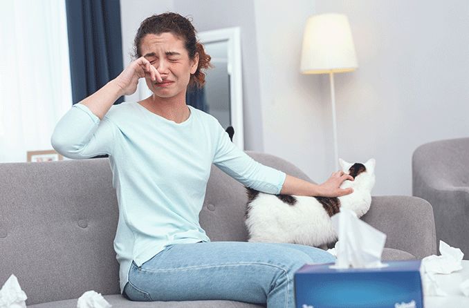 woman with cat eye allergies