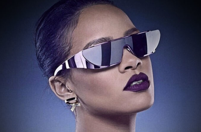 woman wearing fashion sunglasses