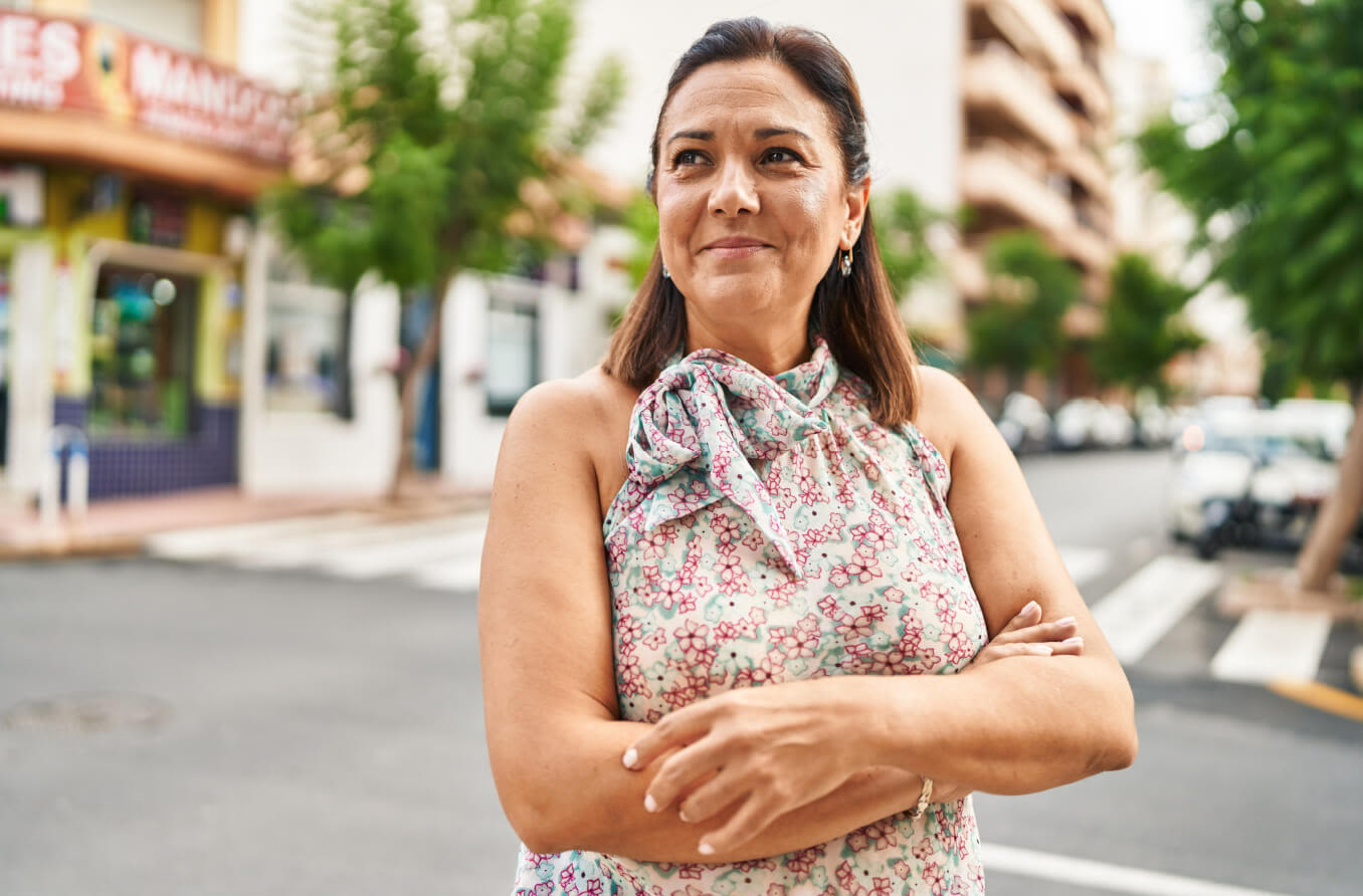 mujer de mediana edad con ojos secos