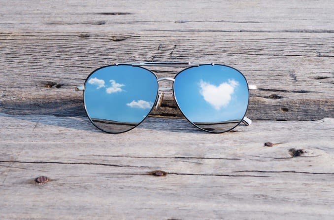 Fashionable mirrored aviator sunglasses