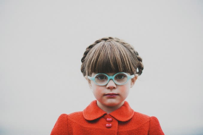 enfant portant des lunettes pour hypermétropie