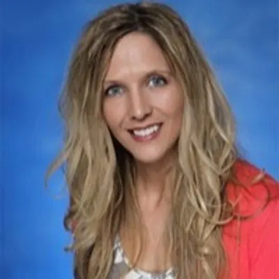 Profile Photo: Danielle Symons Downs