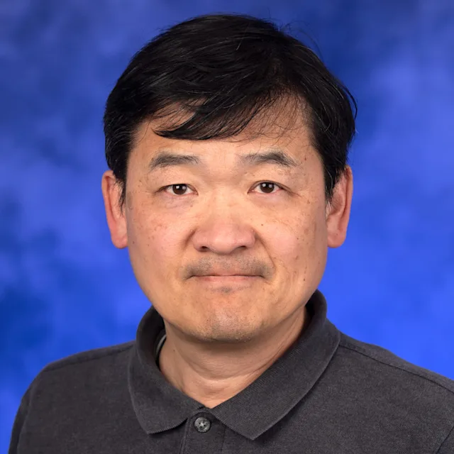 A professional photo of Kun-Ming Chen