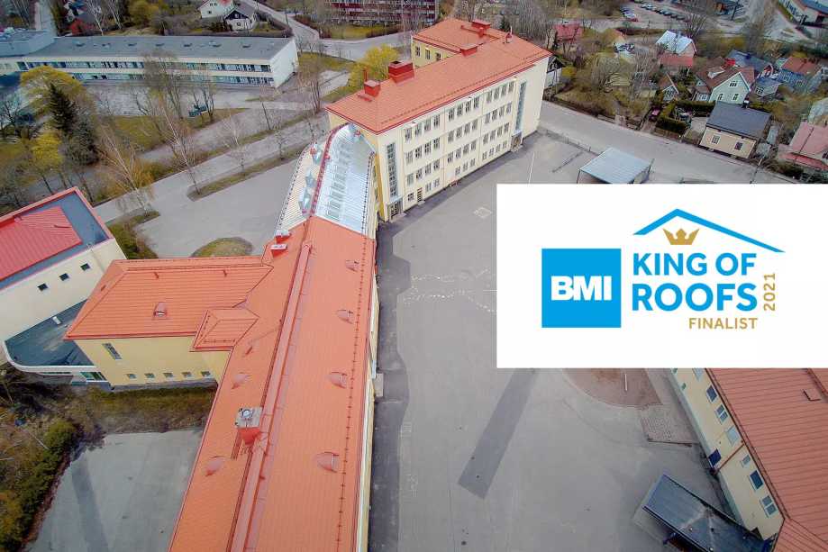 IMG - Kattava Oy - Nummenpaka-koulu - King of Roofs 2021 Logo - 1620 px / 1080 px