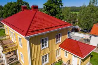 IMG - Valmis katto - Protector+ Tupapunainen - Vesivek_ainontie_jalkeen4 - Vesivek Oy - Ainontie - King of Roofs 2021 - 2400 px / 1599 px
