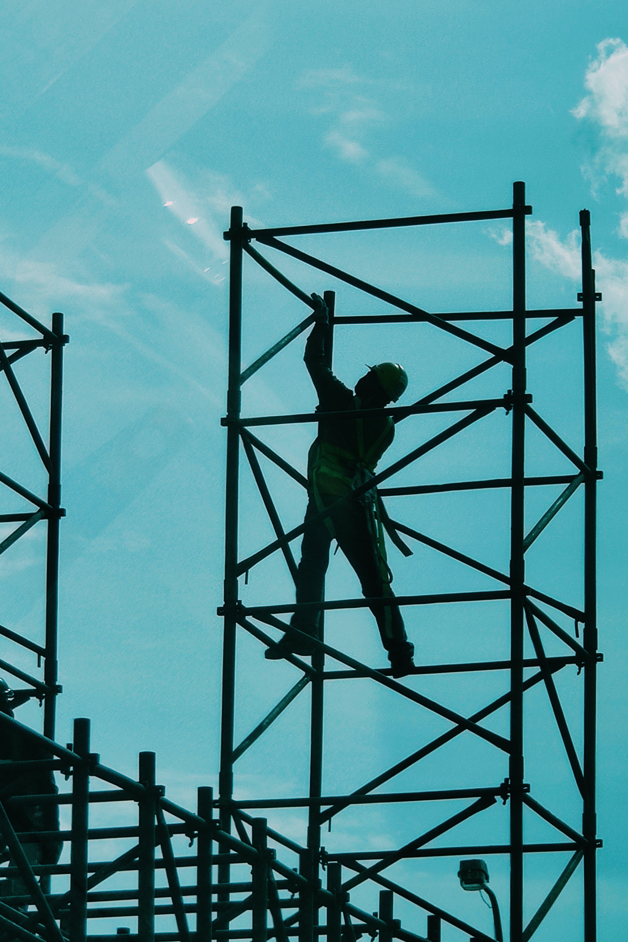 construction-worker-climbing