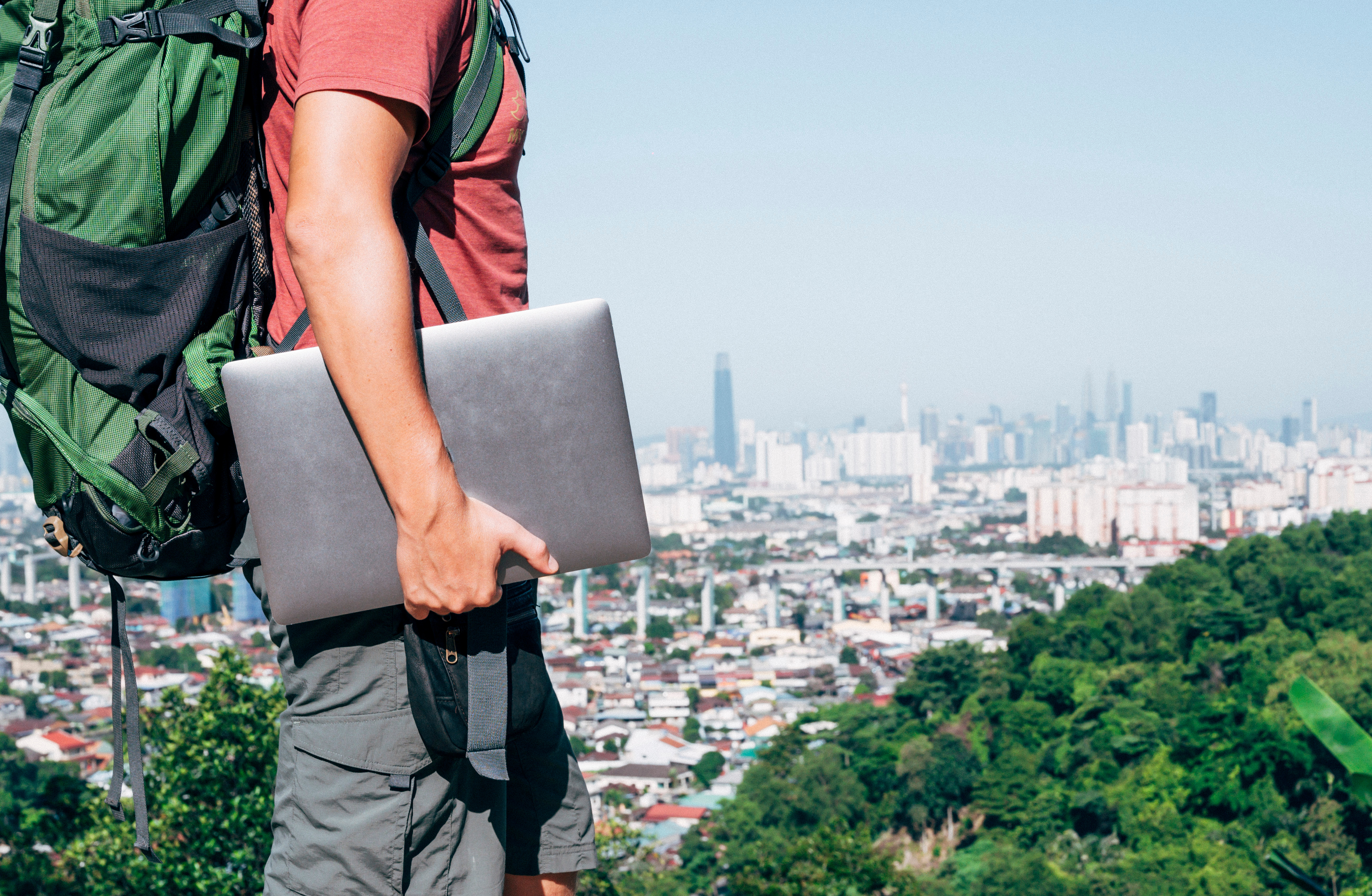 walking-city-laptop