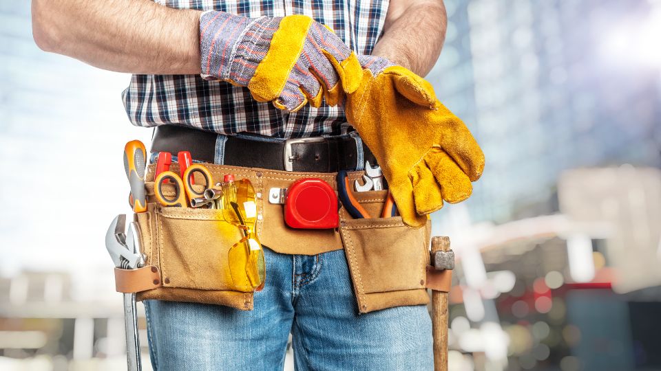 man-tool-belt-gloves