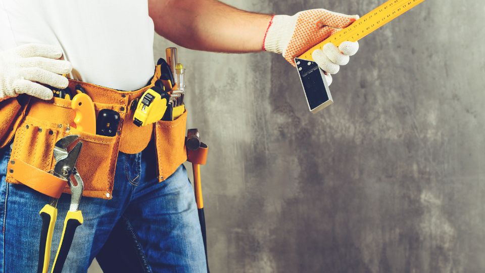 Handyman Insurance: What You Need to Know image