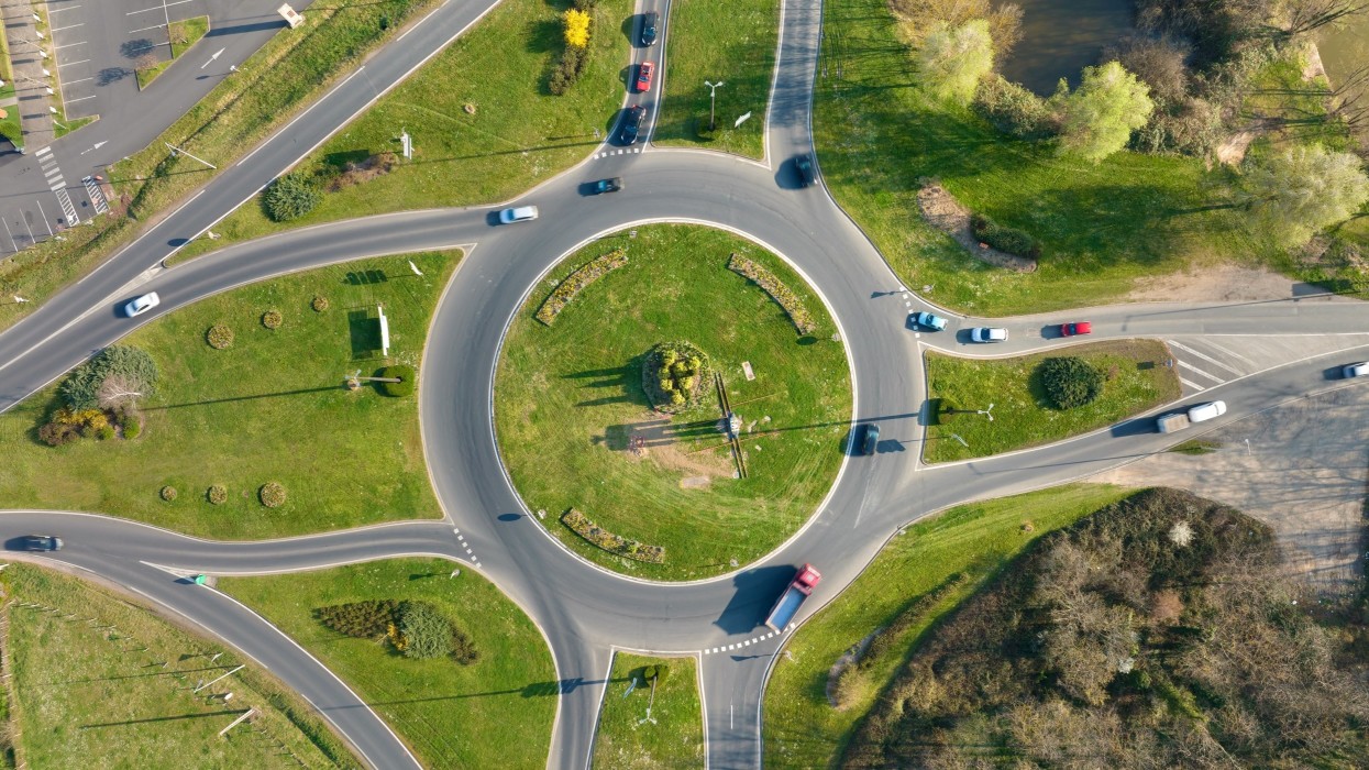 Wer darf zuerst? Runter vom Gas