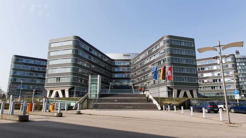 Man sieht das Gebäude der Verkehrsleitzentrale in Hamburg-Alsterdorf.