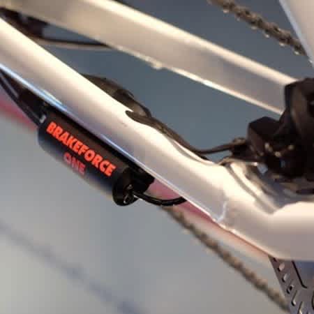 Das Bild zeigt ein ABS-System für Fahrräder an einem Fahrrad.
