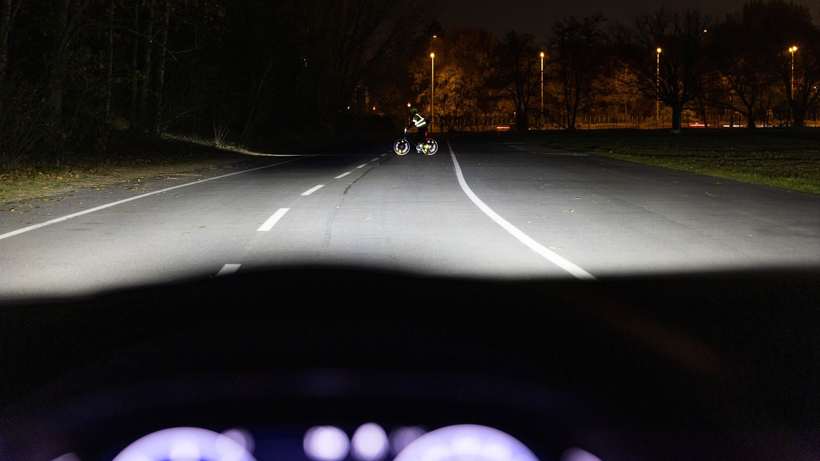 Mit Blendung Durch Den Gegenverkehr Bei Nacht www.runtervomgas.de