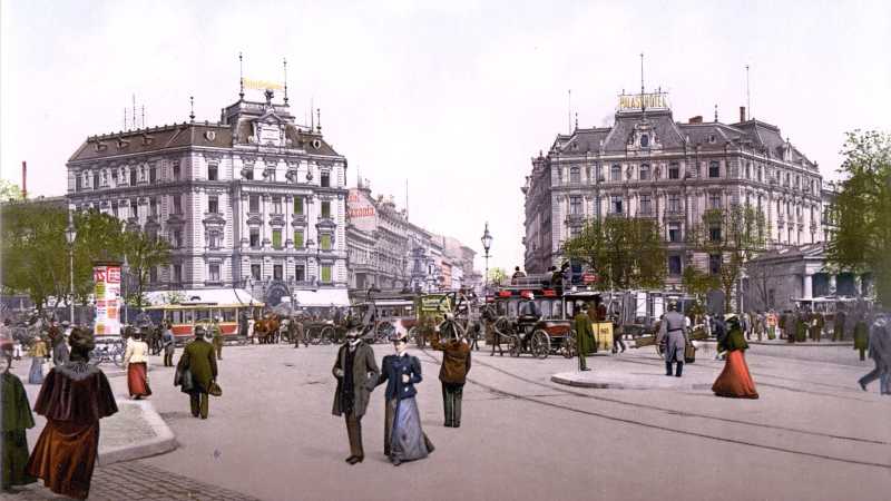 Ein historisches Bild zeigt den Potsdamer Platz um 1900.