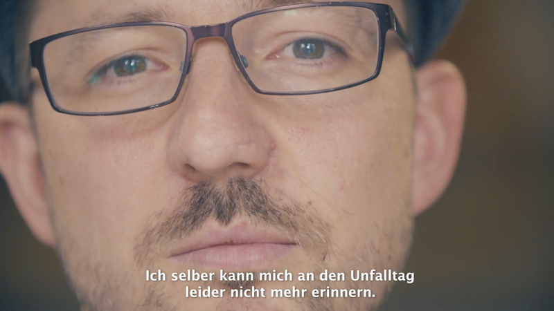 Stefan Teschke in einem Ausschnitt des #HelmeRettenLeben Films.