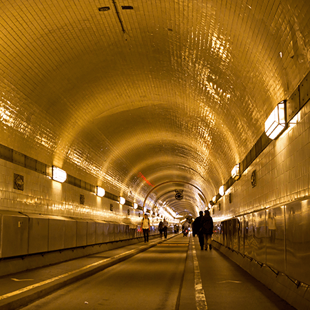 Das Bild zeigt den Alten Elbtunnel in Hamburg.