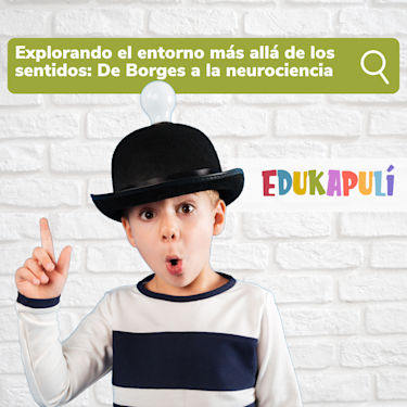 Niño con spmbrero y foco en la cabeza con cara de haber encontrado una solución