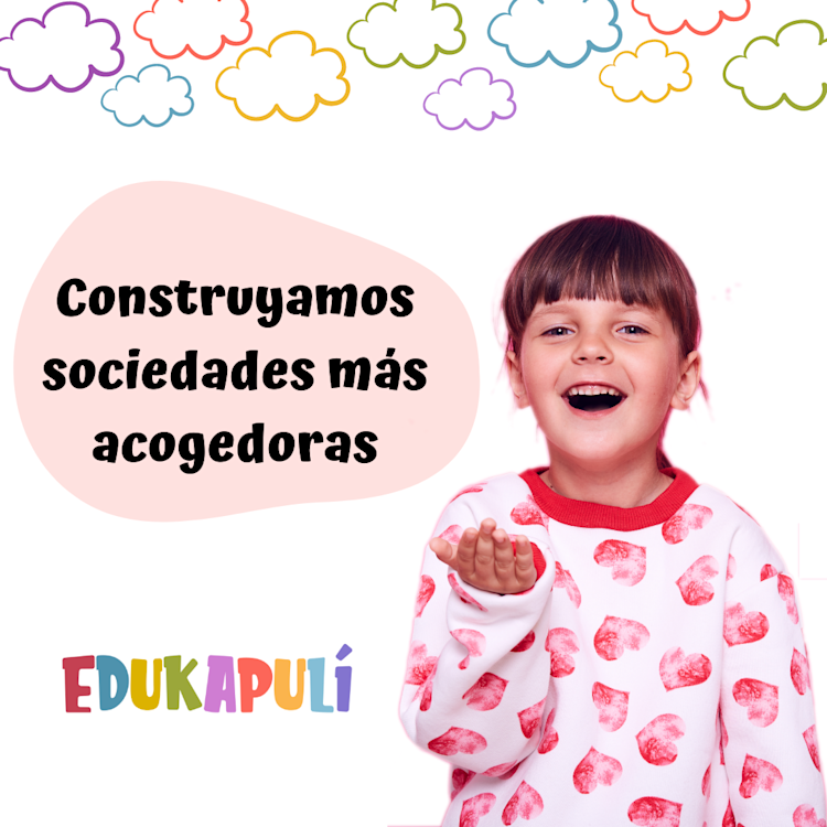 niña extendiendo una mano como enviando un beso