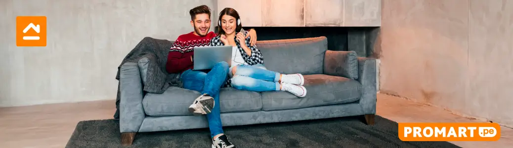 pareja-sentada-en-sillon