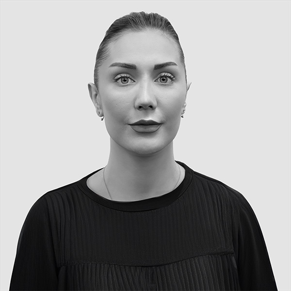 Anna Norris B&W 600px sq retouched EVB