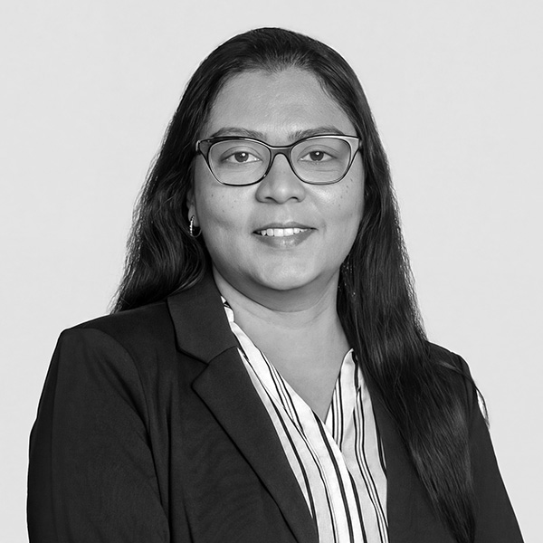 Deepthi Shiju evbphoto.com retouching B&W 600px sq v02