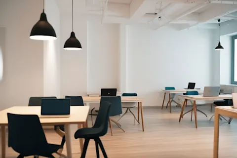 Taxe foncière d'un local commercial : calcul, paiement et refacturation au locataire en 2026